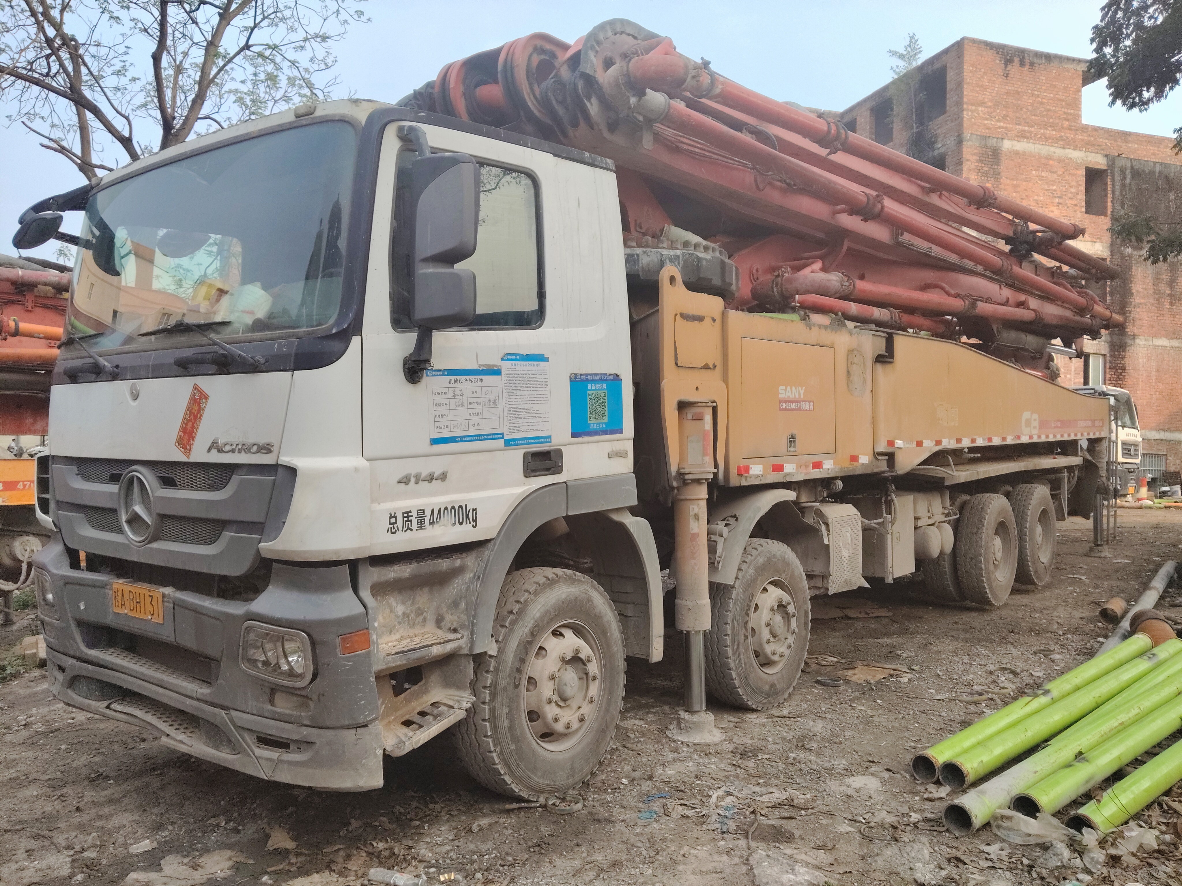 SANY Benz 60m concrete pump truck left front